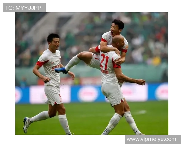 足球场上的帅气风采：球星们的独特魅力与精彩瞬间展示